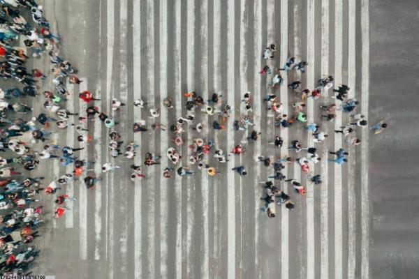滑雪体育项目活动方案，打造冬日运动乐园(图1)